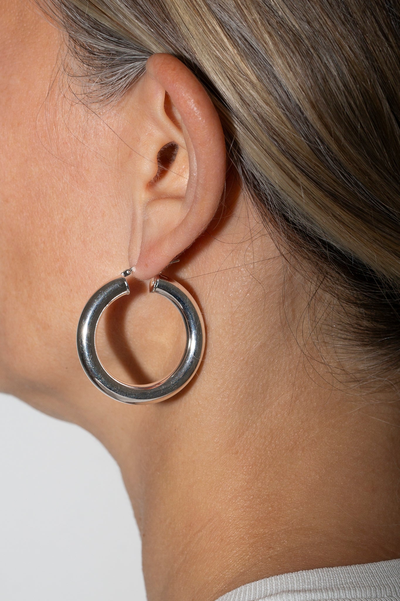 Medium Sterling Silver Stacey Hoops
