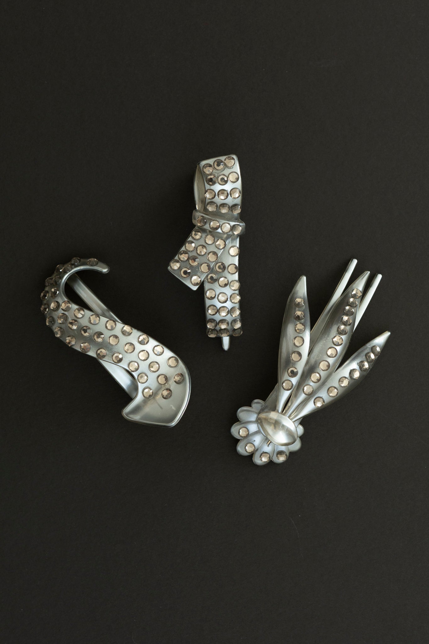 Deadstock Pearlised Curved Clip - Smoke