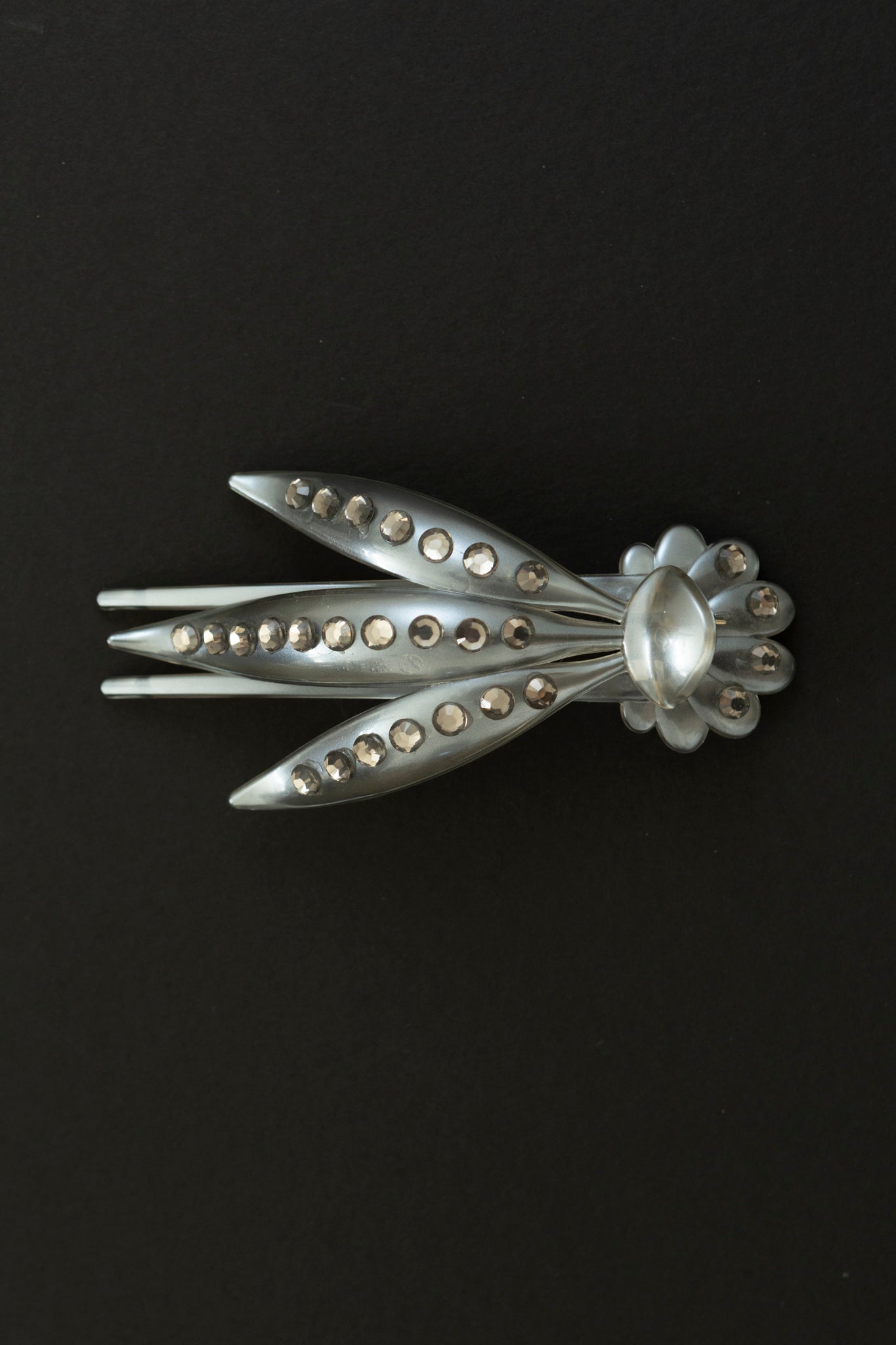 Deadstock Pearlised Curved Clip - Smoke