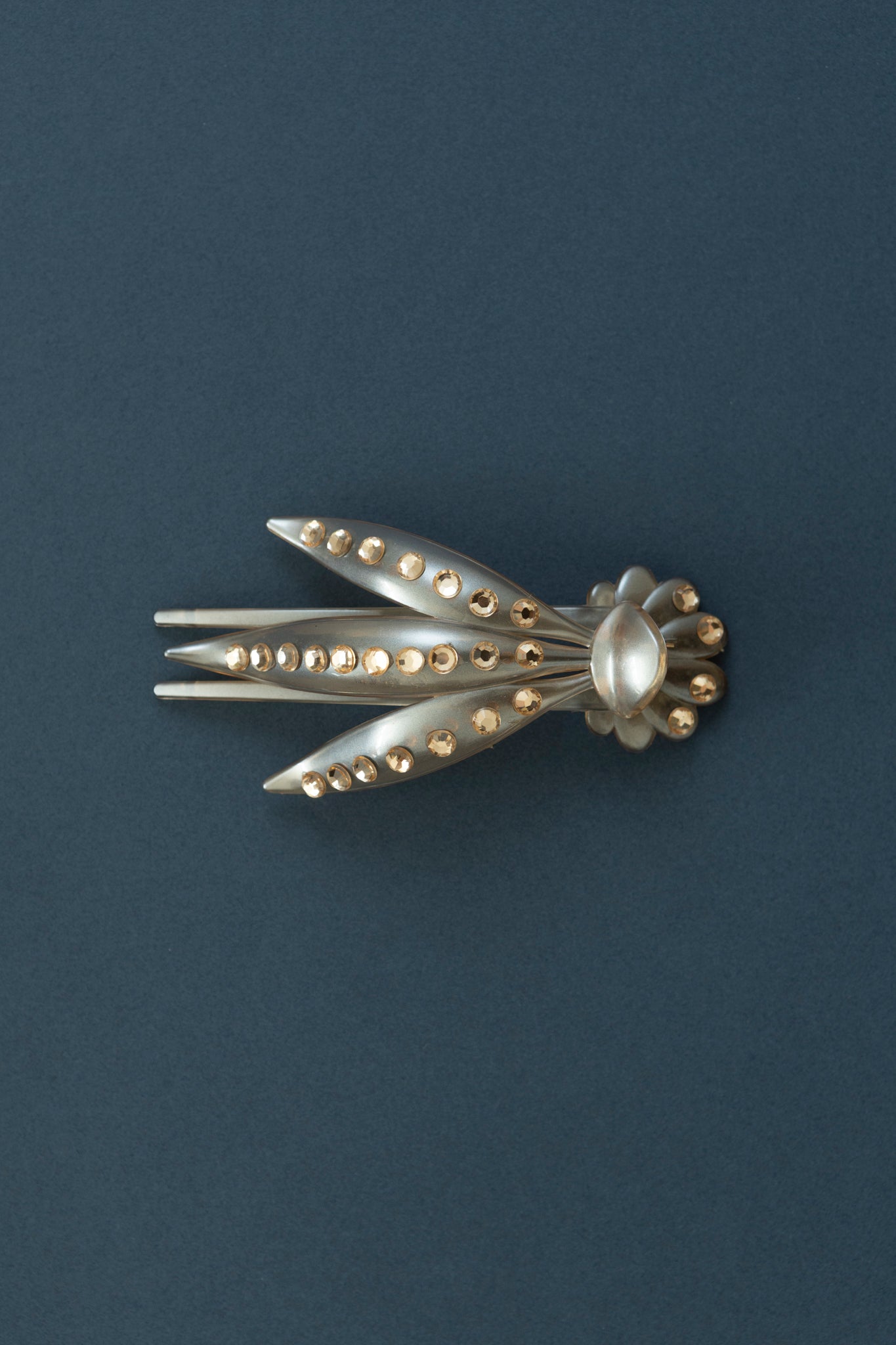 Deadstock Pearlised Curved Clip - Nude