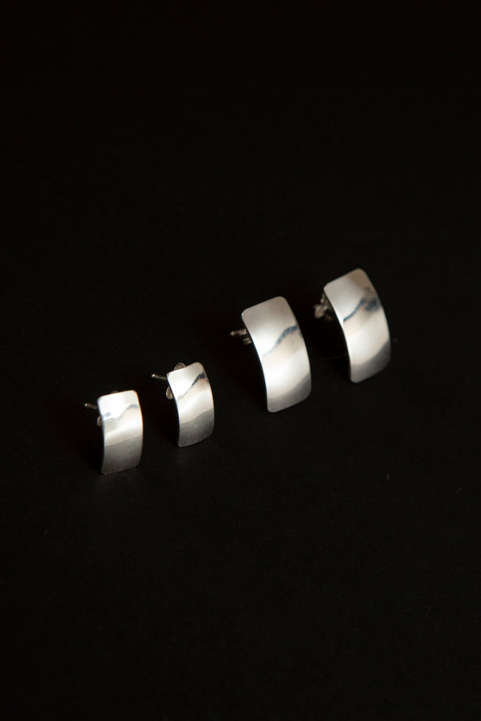 Small Curved Stud
